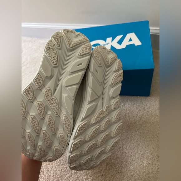 Hoka Clifton 8 All White - Picture 2 of 4